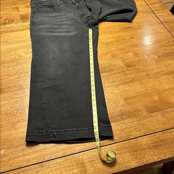 Time and Tru Black Wash Wide Leg Cropped Jeans. Size 16 - Picture 4 of 4